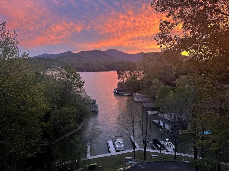 Lakeside Serenity Mnt Views Decks Foosball Villa Lake Lure Exterior photo